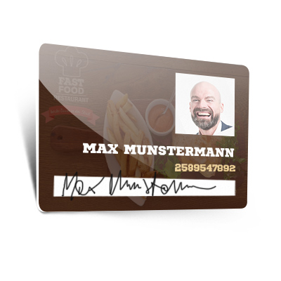 Mitgliedsausweise mit Foto, Name, Mitgliedsnummer und Unterschriftenfeld
